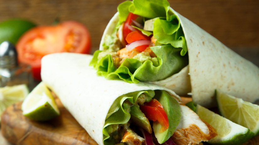 Wrap au poulet fumé et avocat